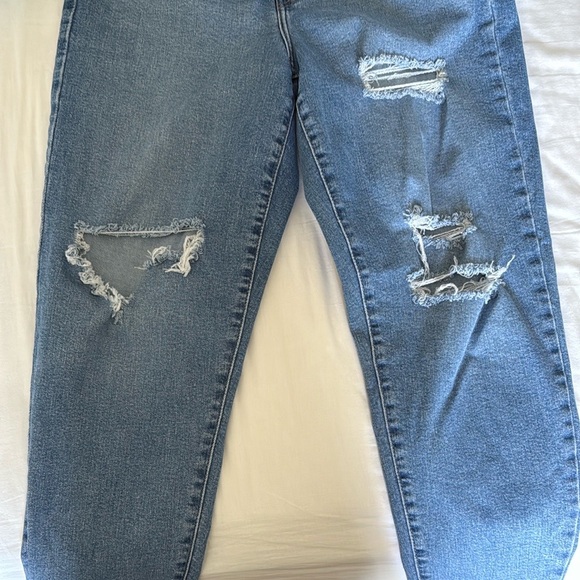 Levi's High Rise Mom Jeans - Picture 5 of 6